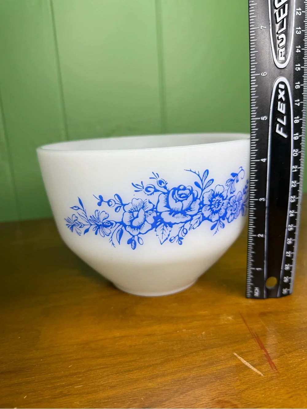 vintage Federal Glass mixing bowl featuring a 