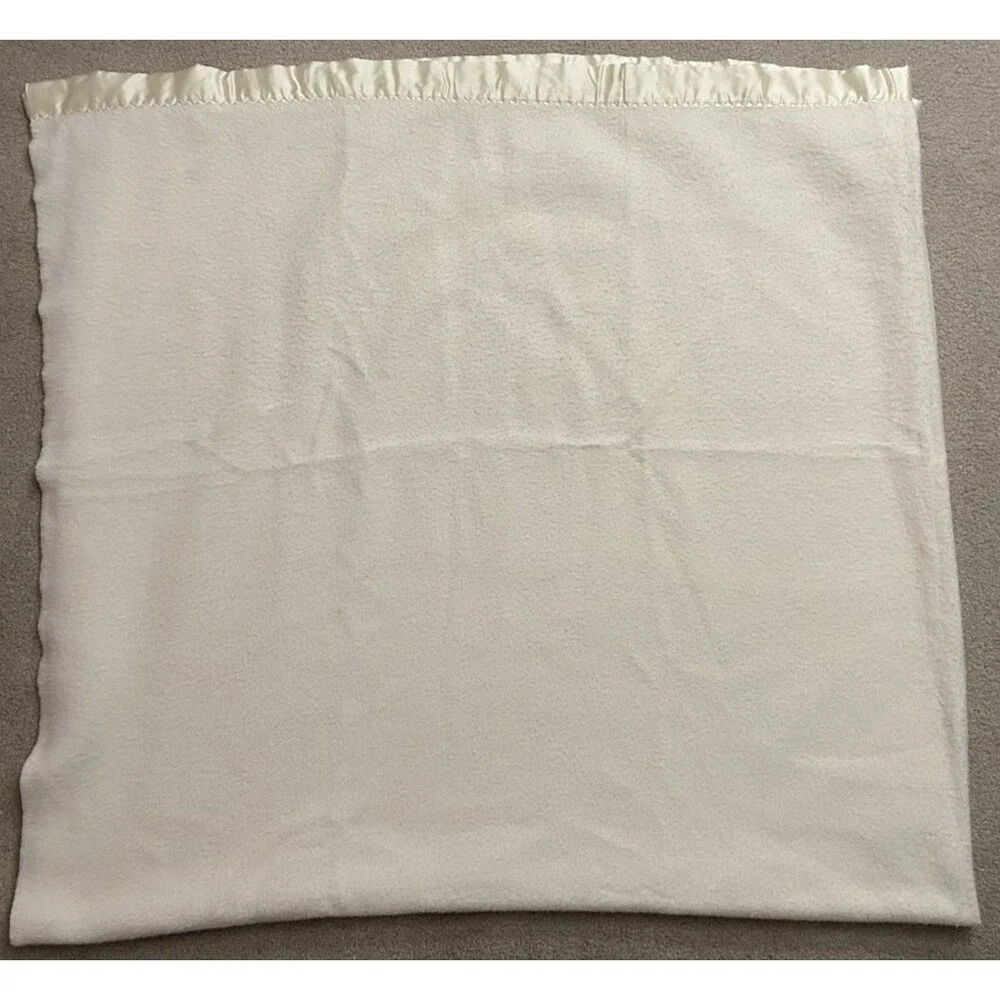 Vintage Betty S Cream Ivory Satin Trim Fleece Blanket 85x90 USA
