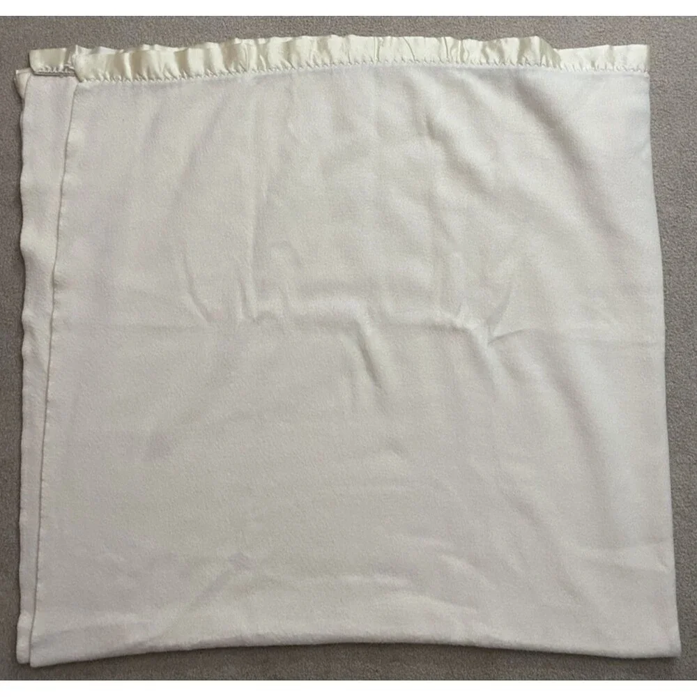 Vintage Betty S Cream Ivory Satin Trim Fleece Blanket 85x90 USA