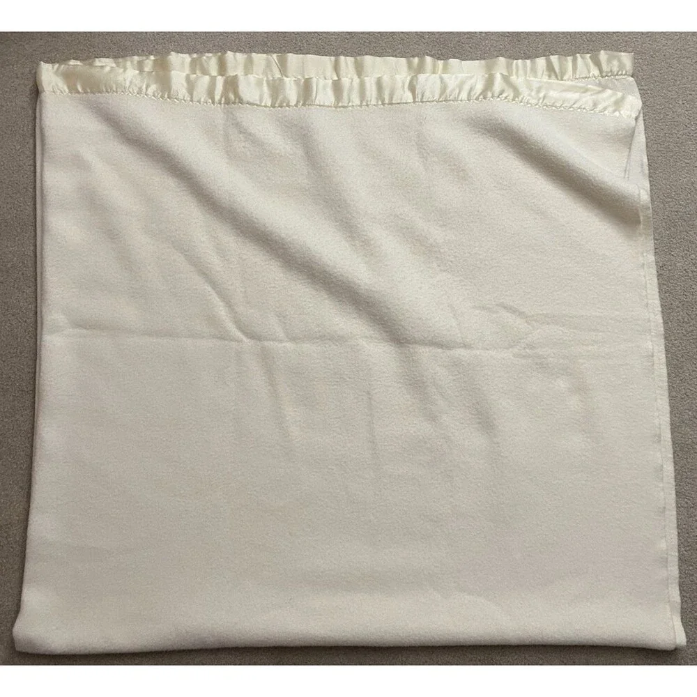 Vintage Betty S Cream Ivory Satin Trim Fleece Blanket 85x90 USA