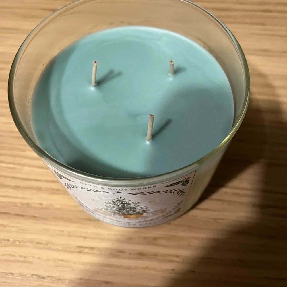 Bath & Body Works 3 Wick Candle. Iced Winter Balsam.