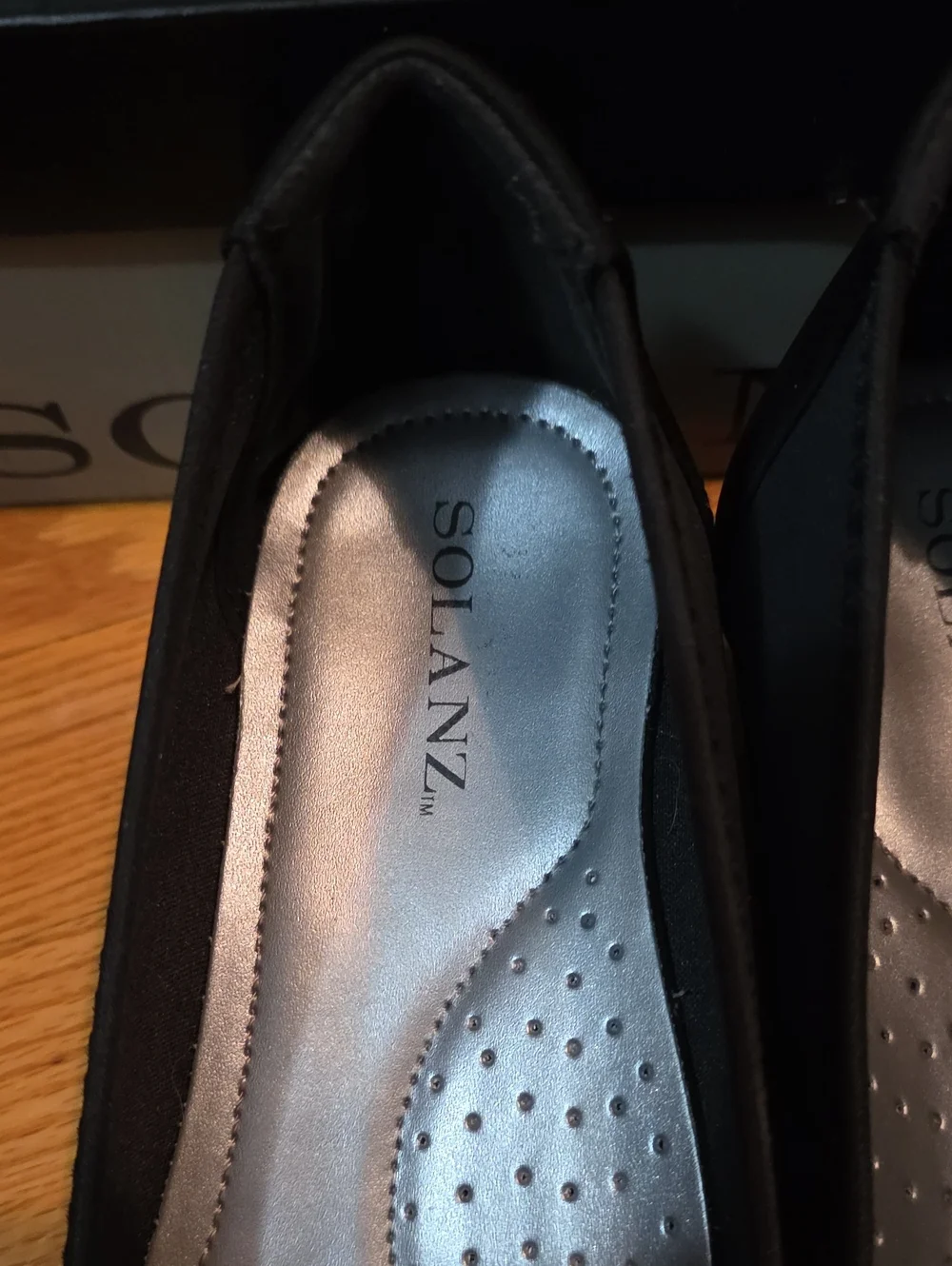 Solanz sleek dress stud