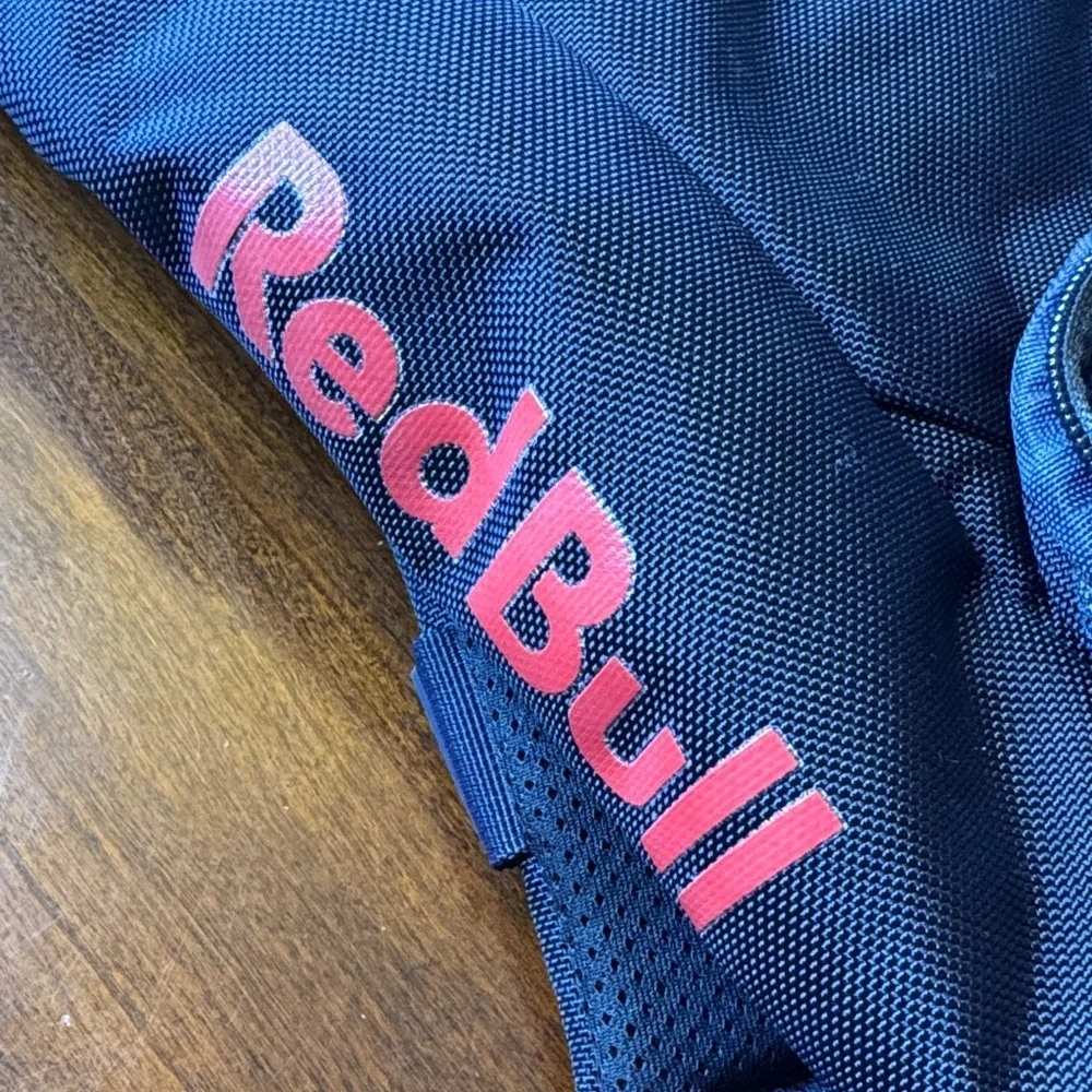 Red Bull euc oracal