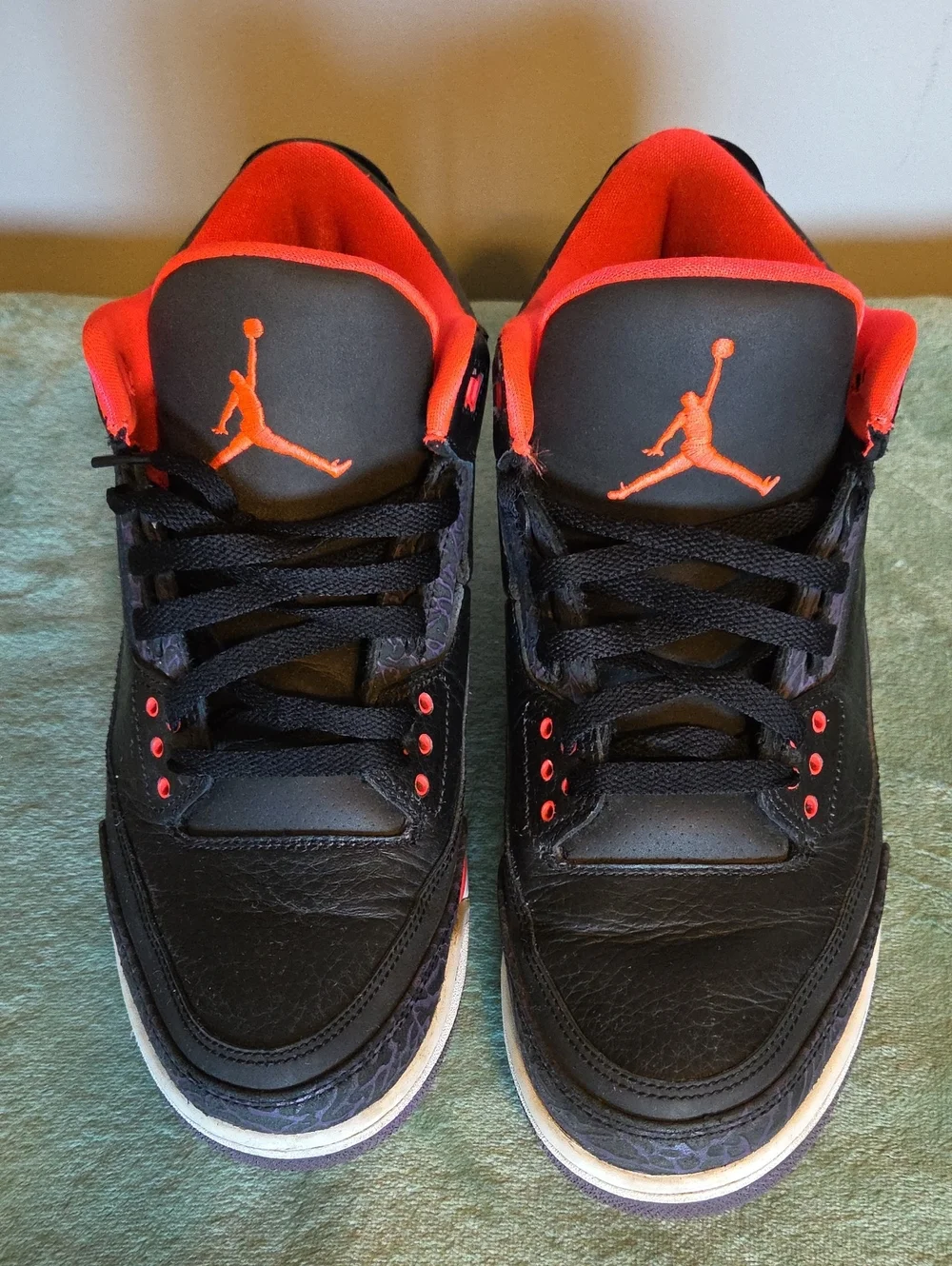 Jordan iconic nike