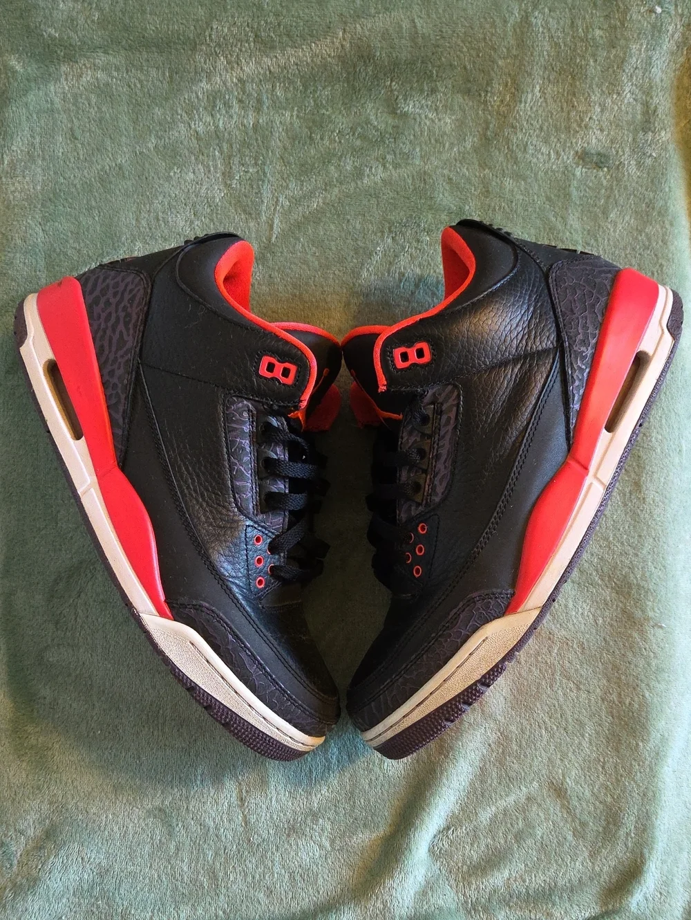 Jordan iconic nike