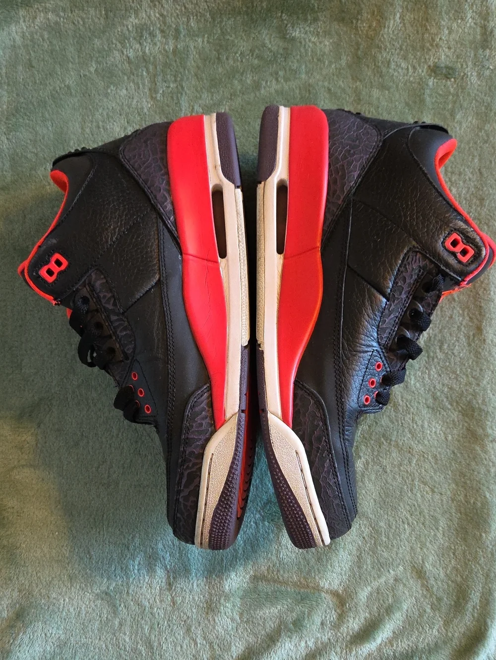 Jordan iconic nike