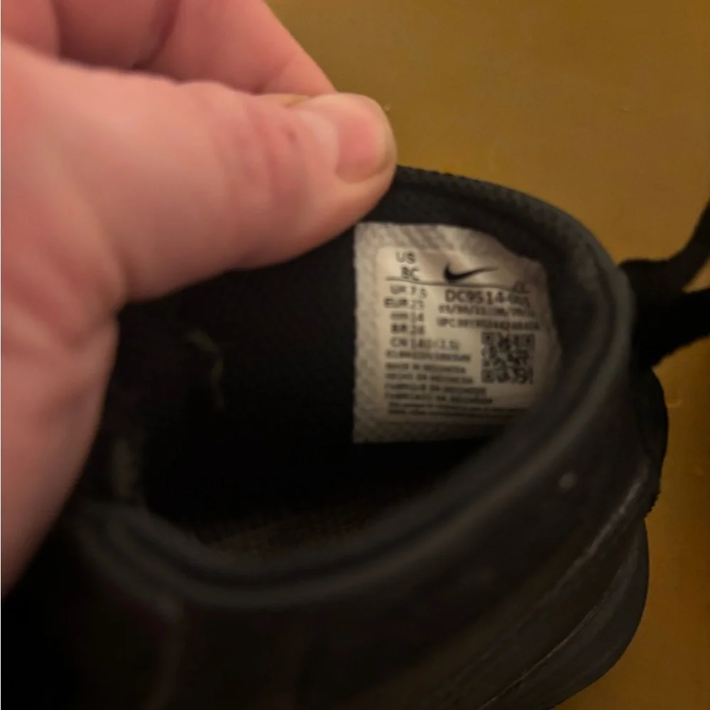 Nike classic black