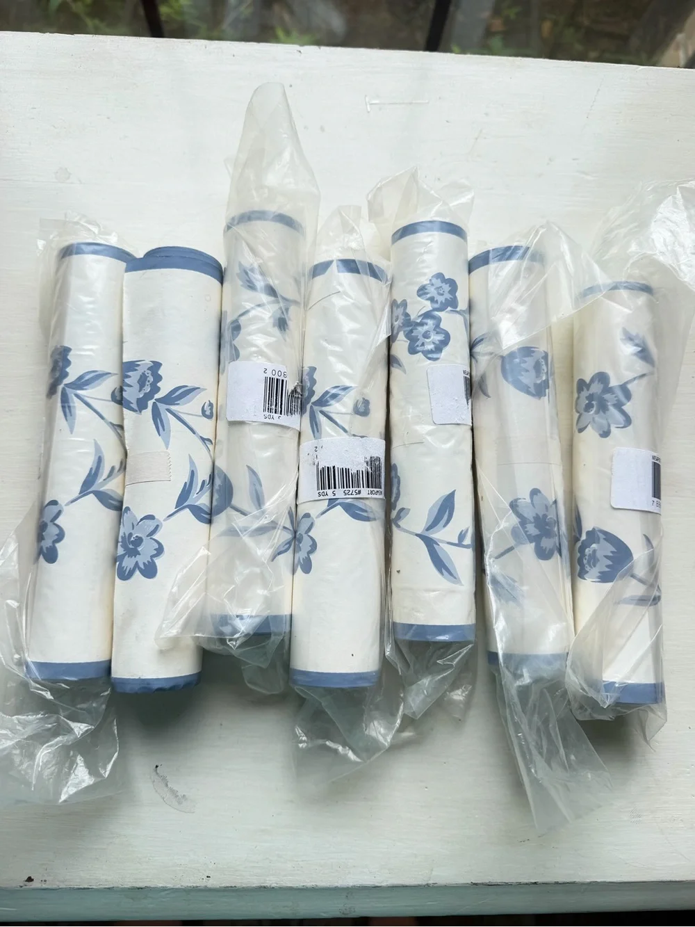 VGT Lot 7 Newport #5725 Blue floral Wallpaper Border 5 YDS EA Unpasted Farmhouse