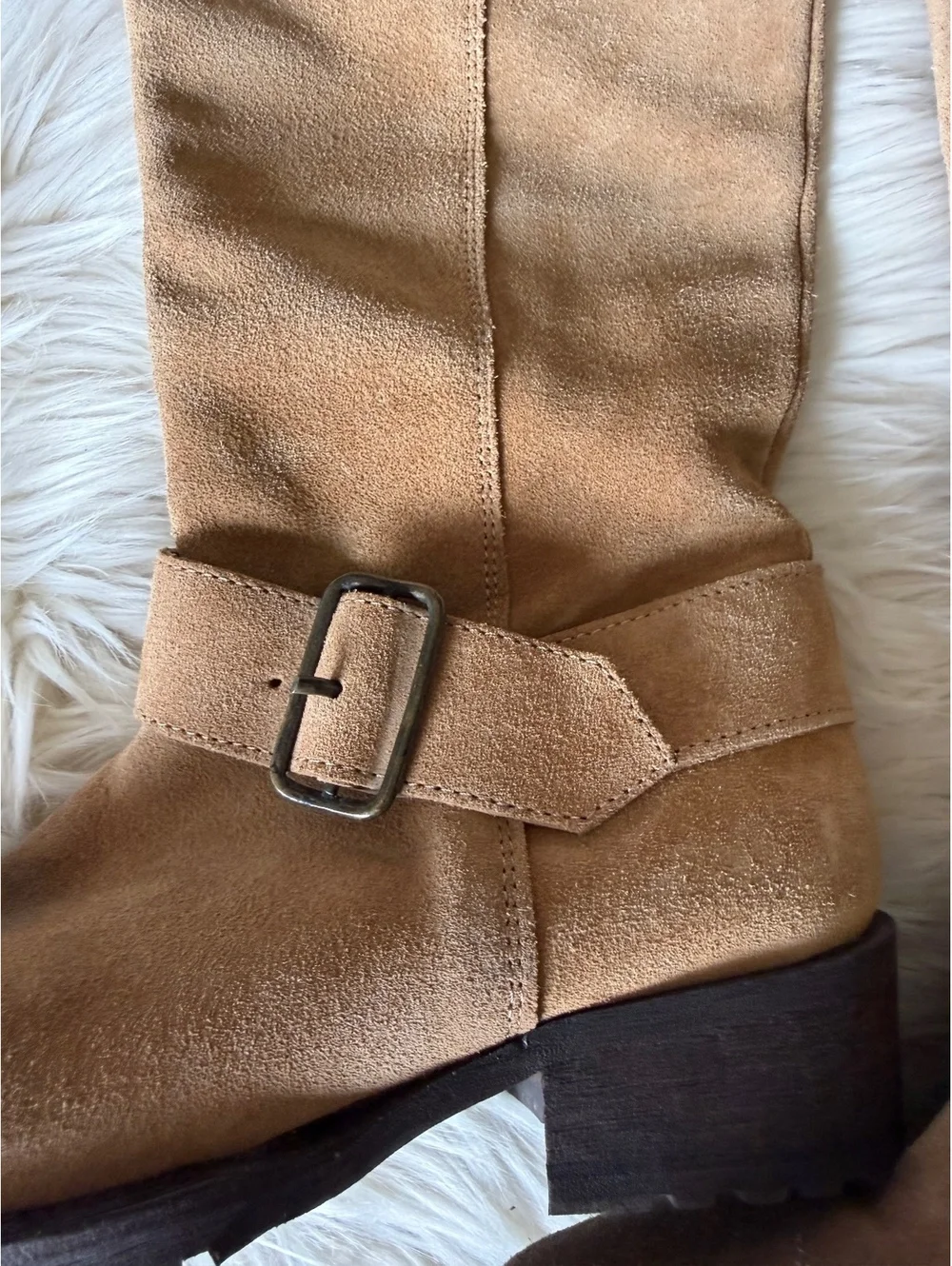 Sundance wear knee
