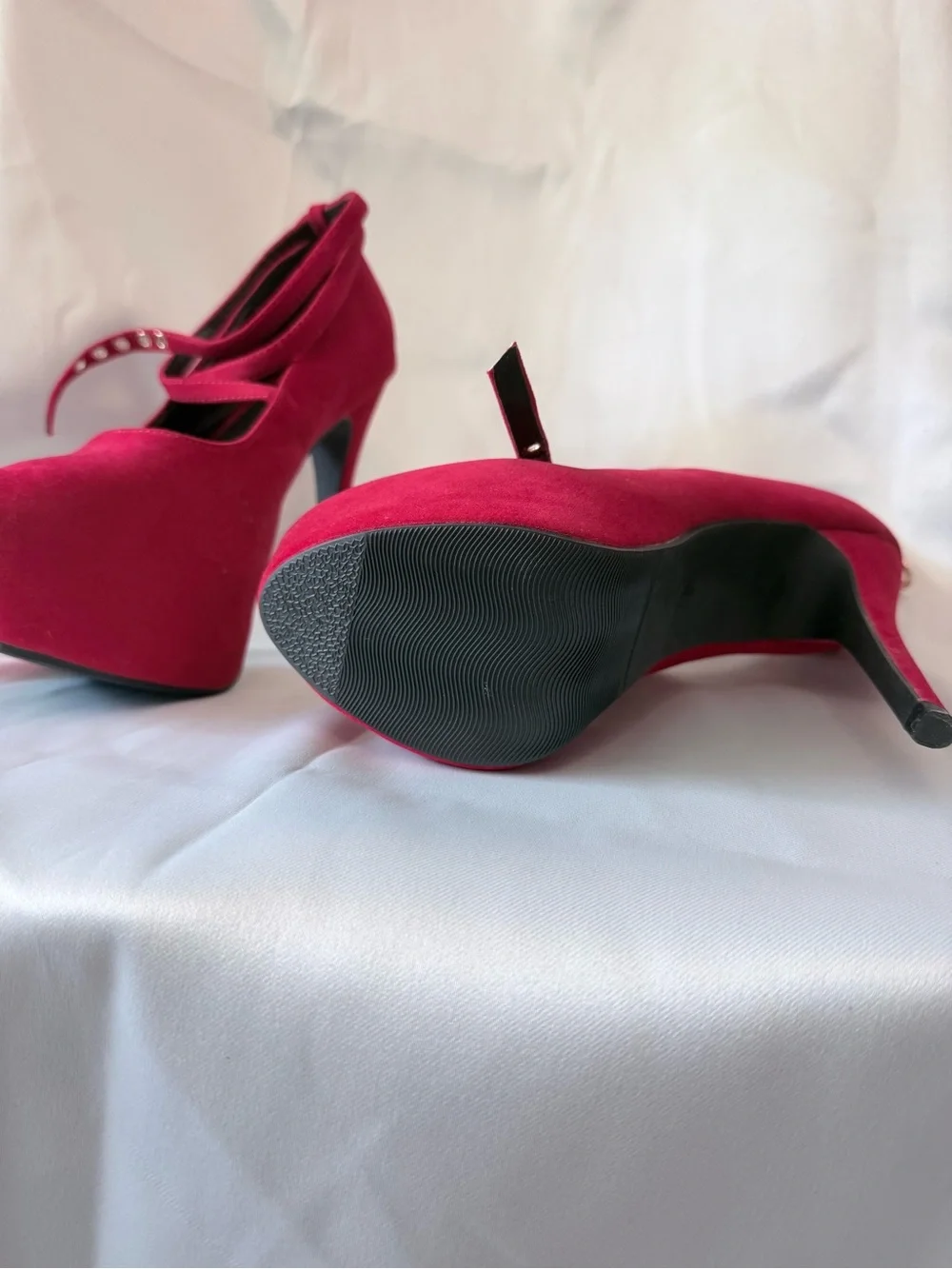 N/A elegant red