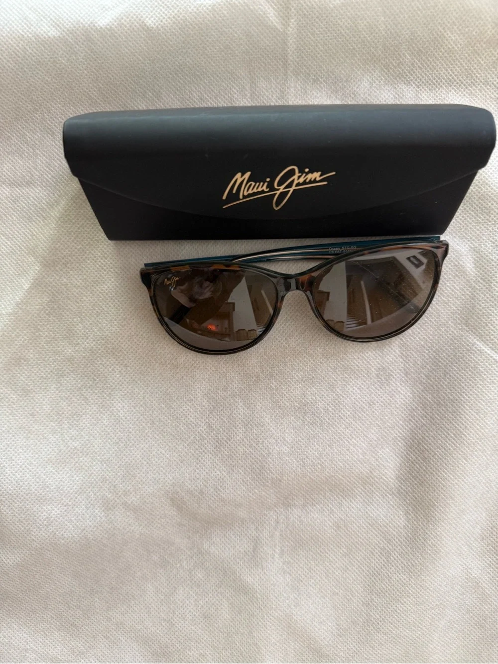 Maui Jim Promotional Polarized Technology Graphic - Green, Red, Blue Accents