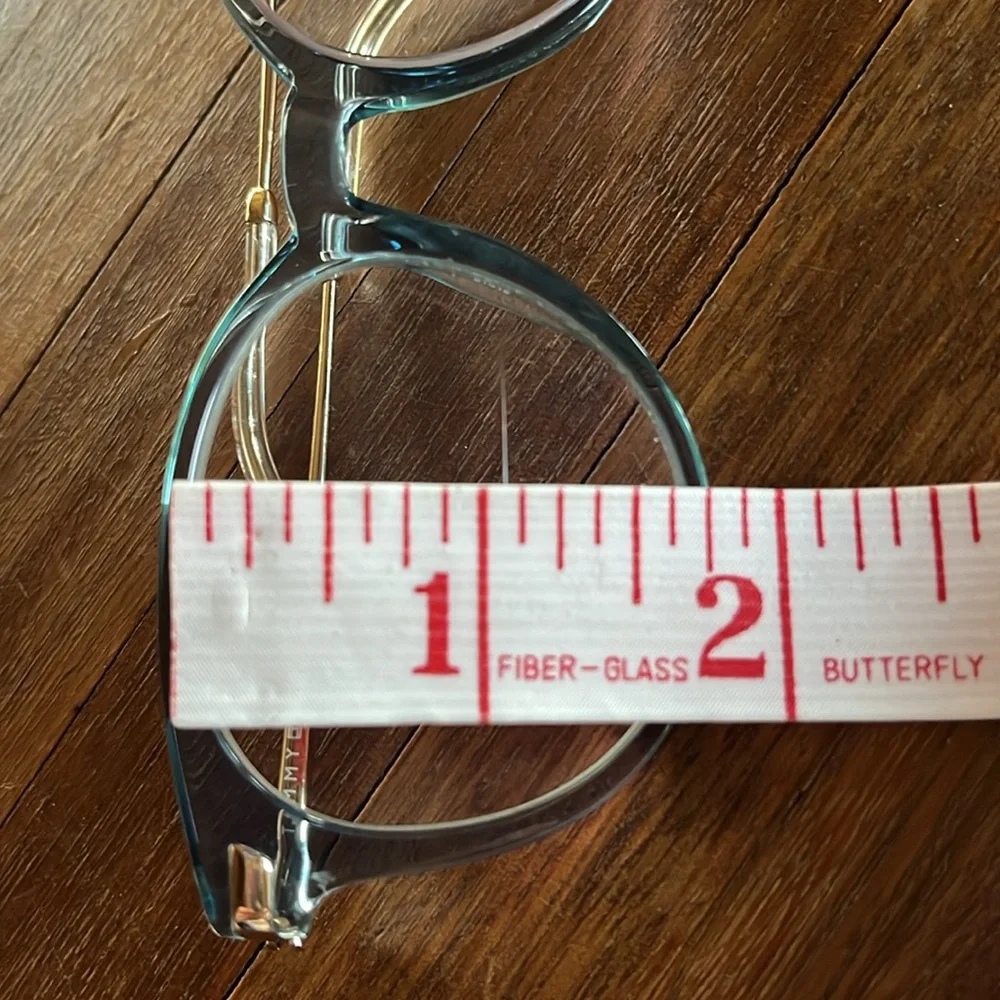 Tommy Hilfiger color gold