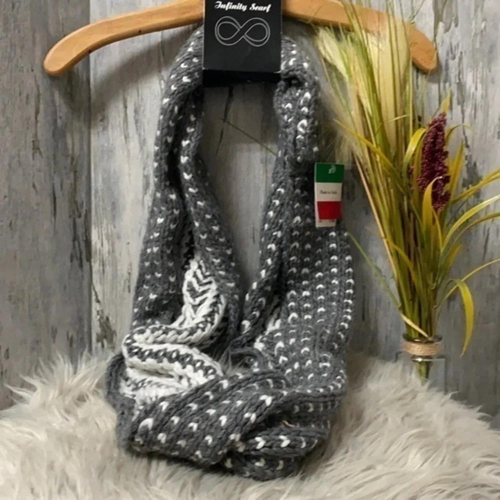 NWT Infinity Scarf. Made in ltaly white,‎ silver & gray (S639)