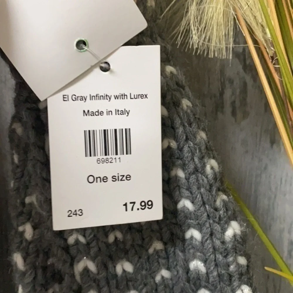 NWT Infinity Scarf. Made in ltaly white,‎ silver & gray (S639)