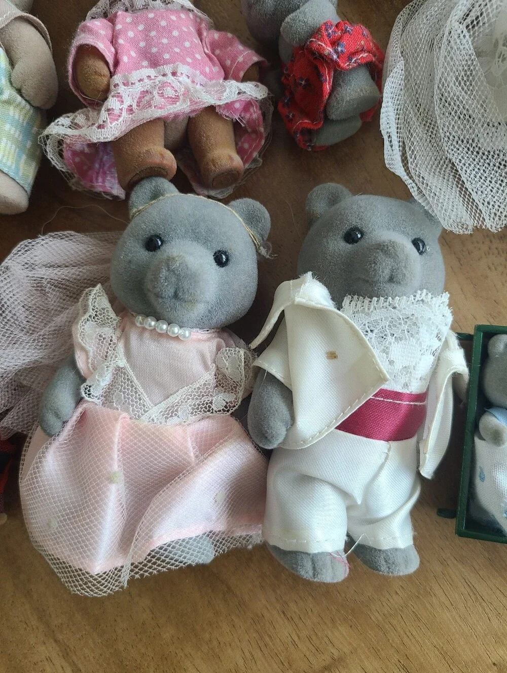 Vintage CALICO CRITTERS lot With Accesories