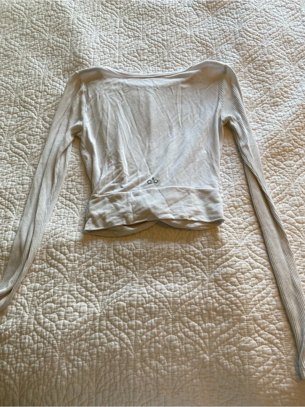 ALO Yoga soft white
