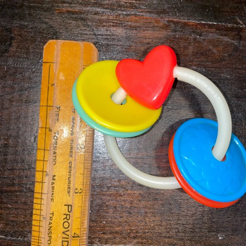 Vintage Kidentials Rainbow Heart‎ Baby Nursery Charms Toy 1987