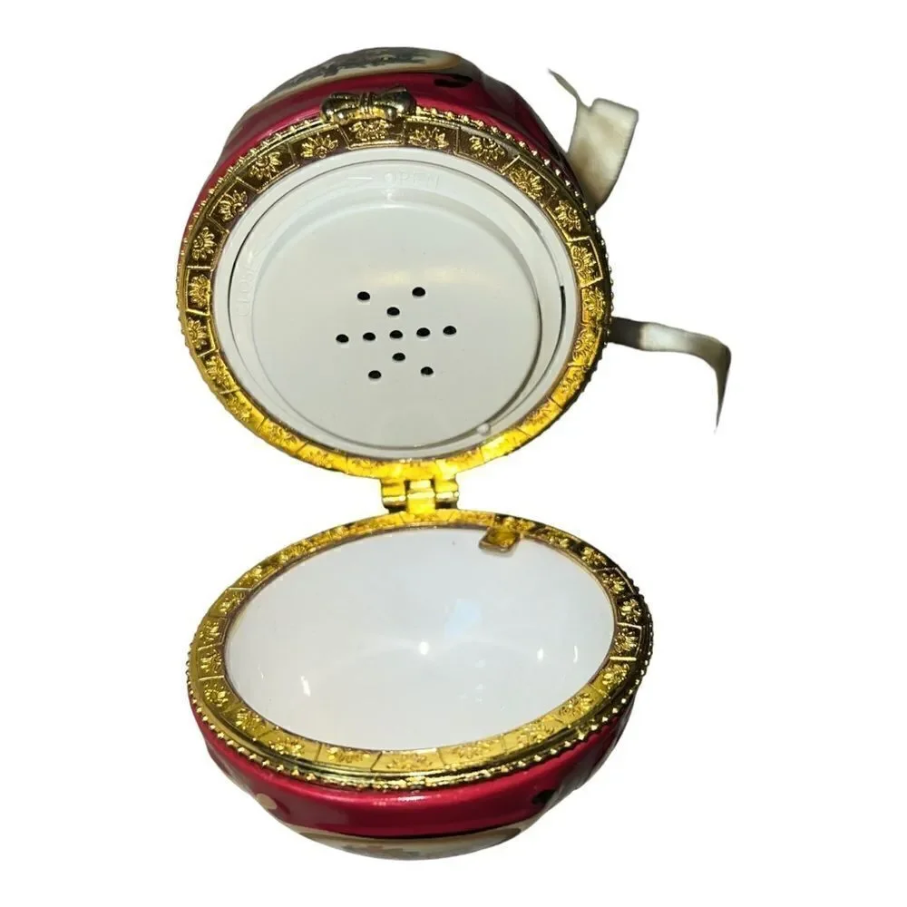 Valerie Parr Hill music trinket