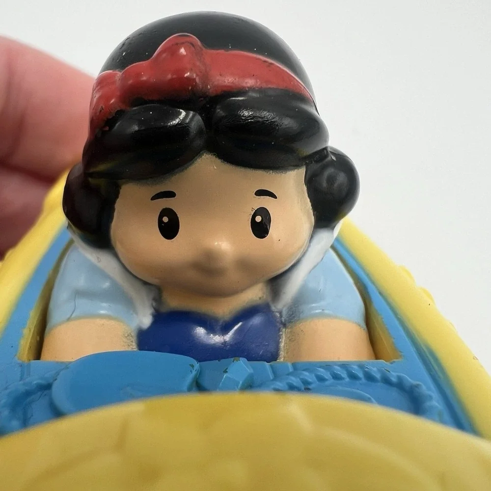 Fisher Price Little People Disney Princess Snow White Wheelies Car 2016
