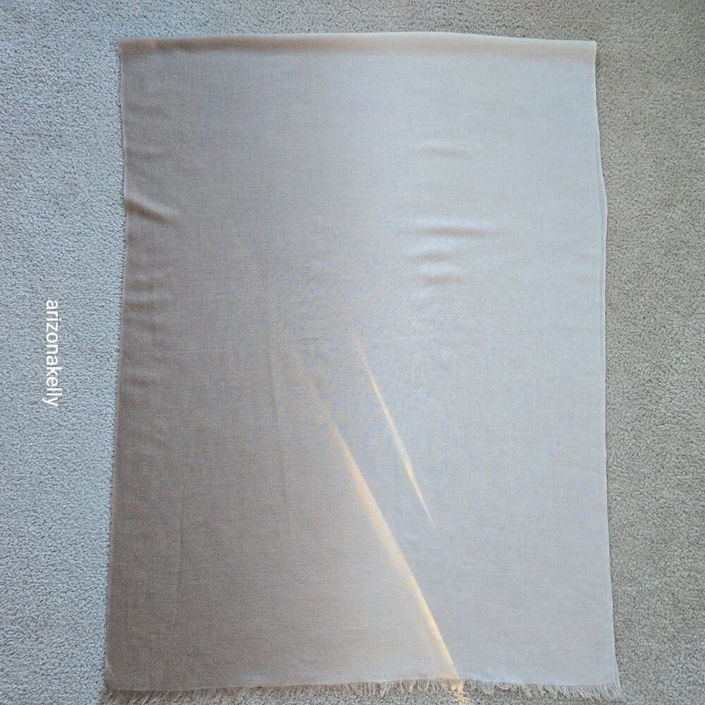 N/A pulls drape