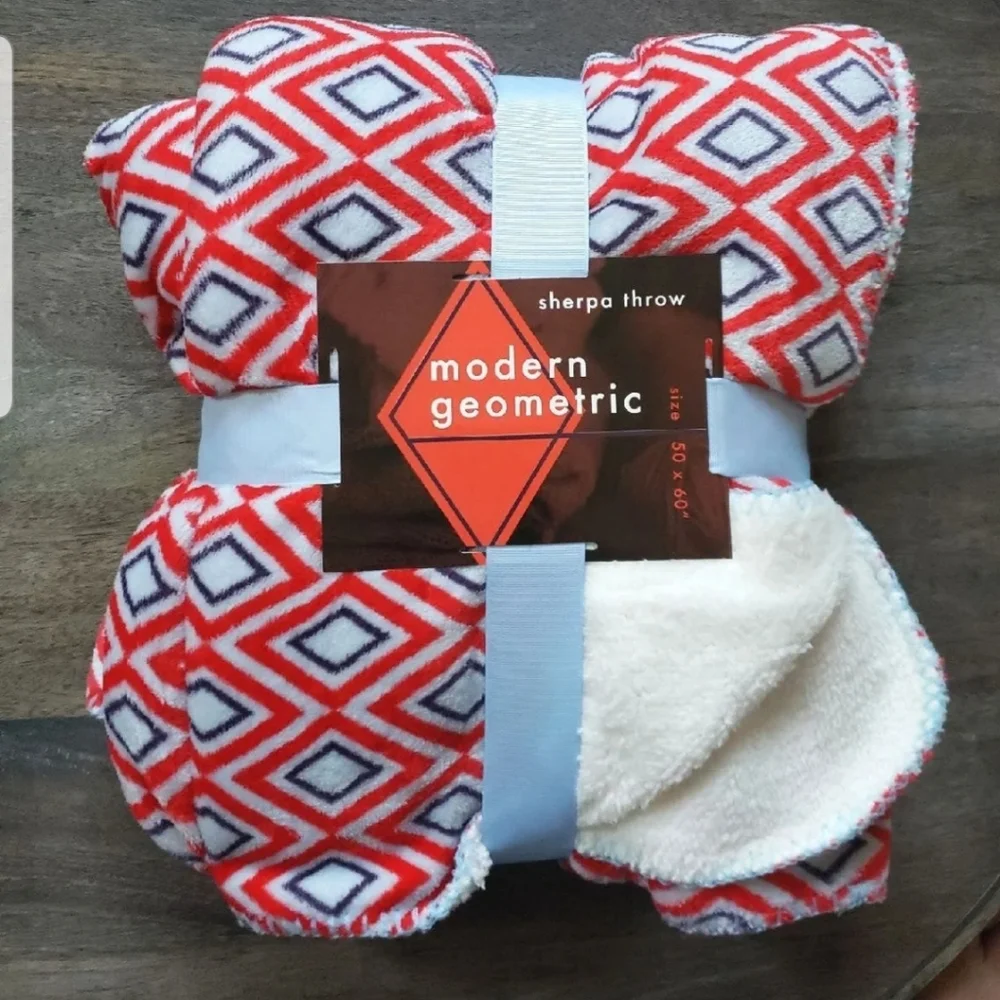 Modern Geometric Soft Sherpa Blanket Throw NWT