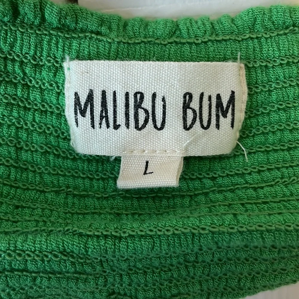 Malibu Bum Shrug