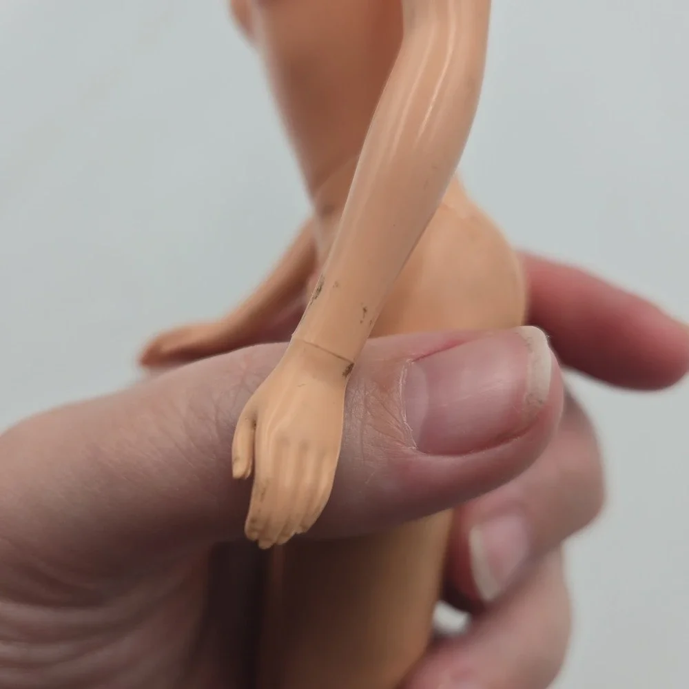 Barbie one leg