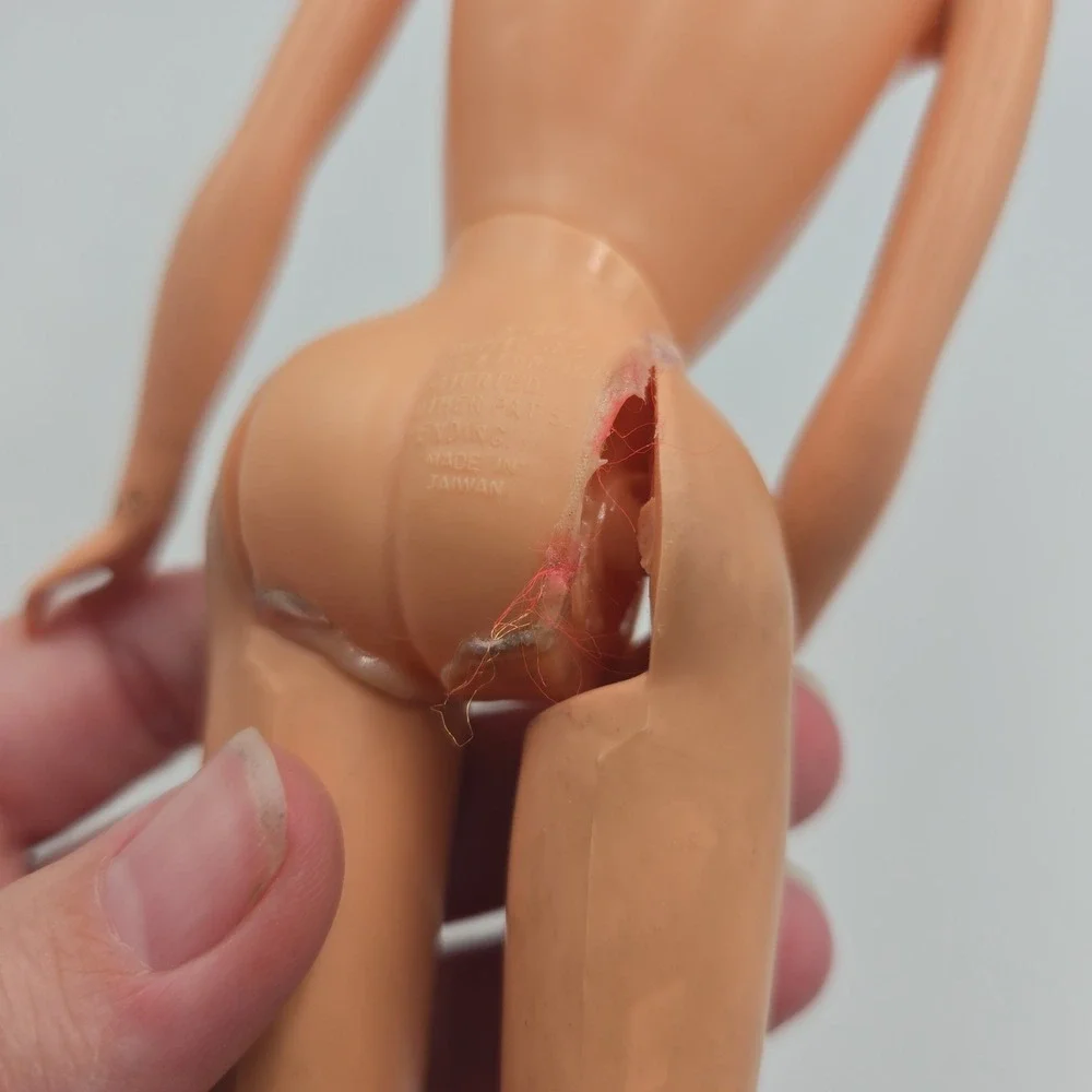 Barbie one leg