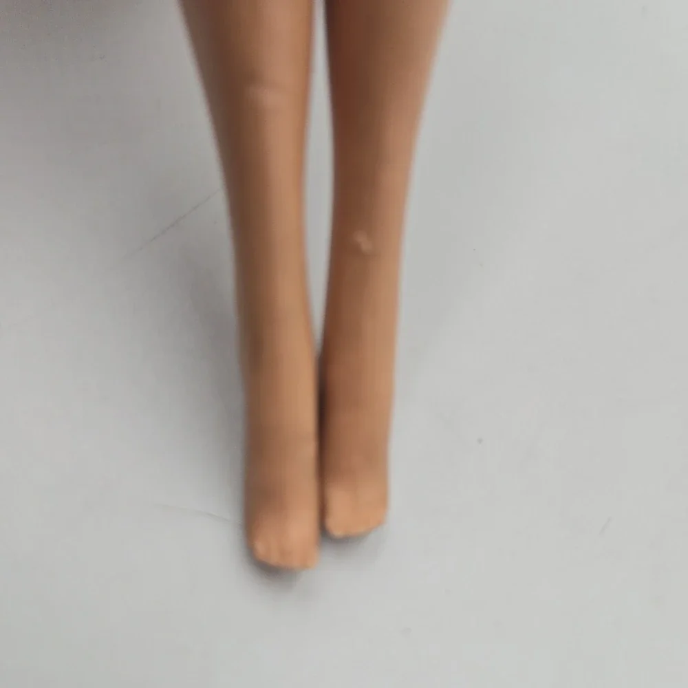 Barbie one leg