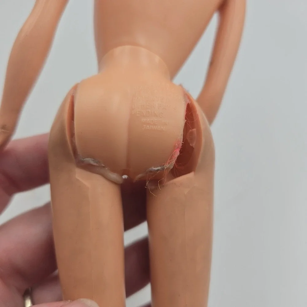 Barbie one leg