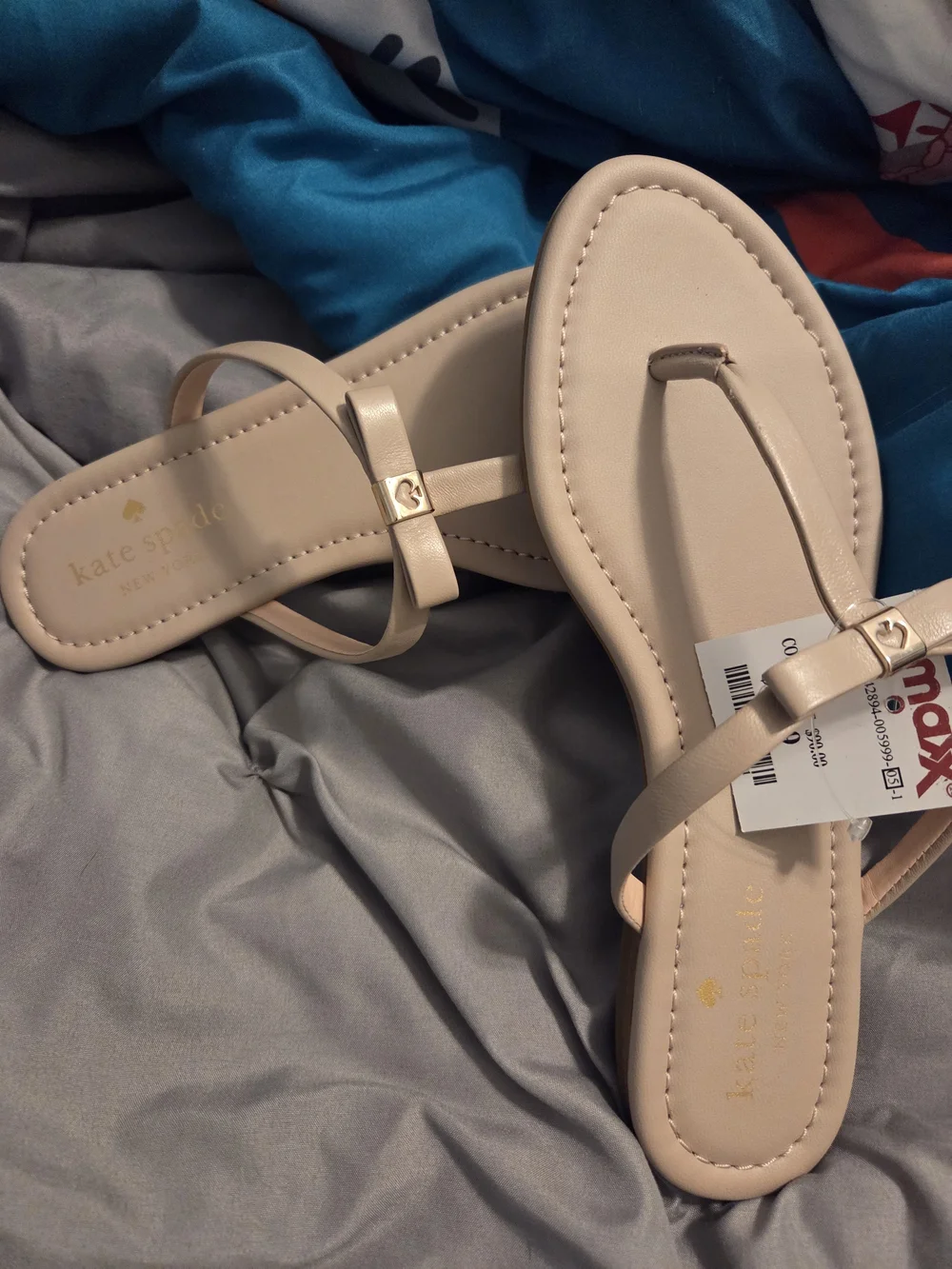 NWT- kate spade Pinkish Cream Leather Thong Sandals With Bow Accent Size: 7