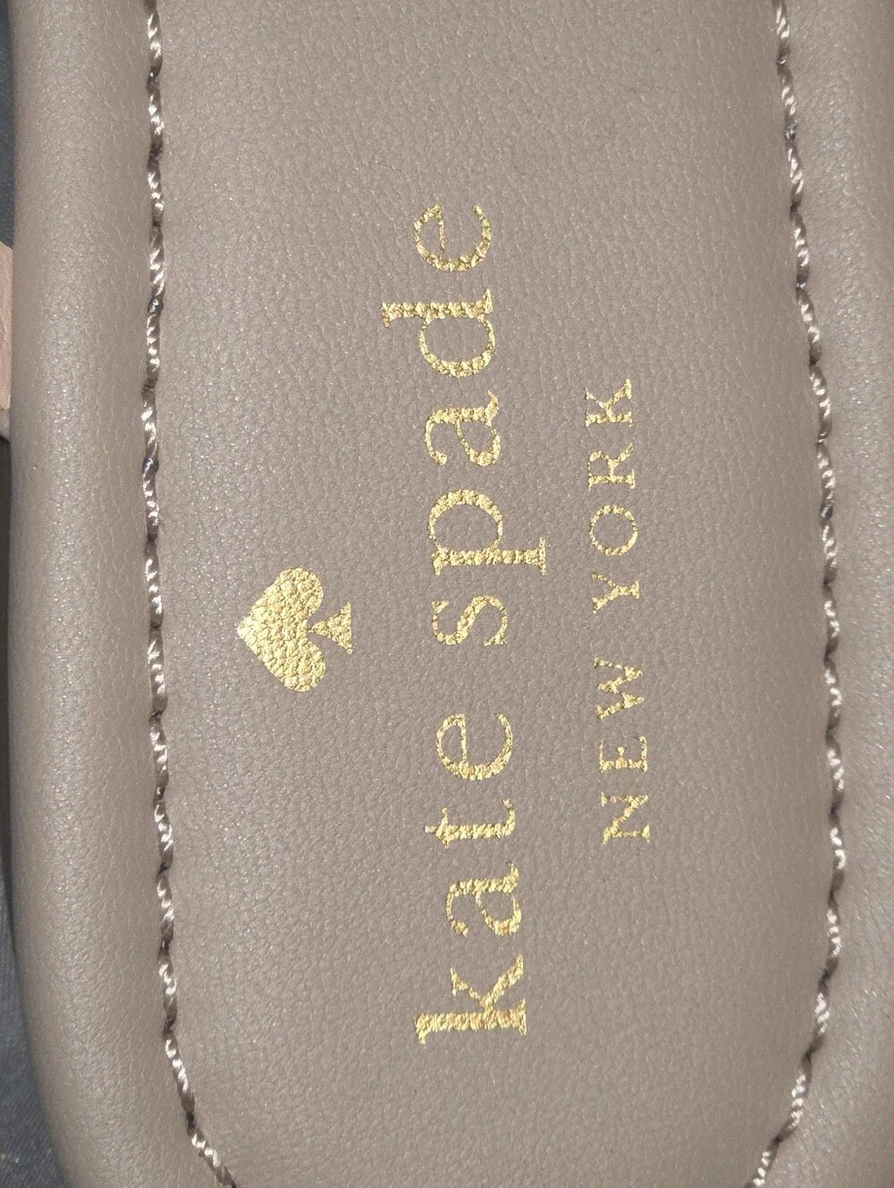 NWT- kate spade Pinkish Cream Leather Thong Sandals With Bow Accent Size: 7