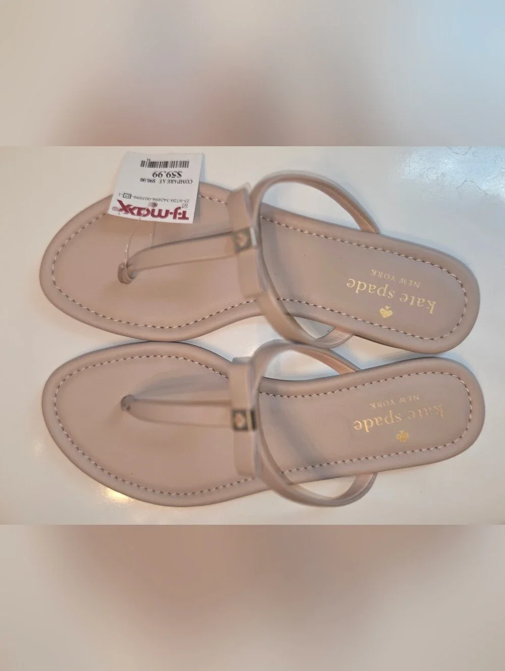 NWT- kate spade Pinkish Cream Leather Thong Sandals With Bow Accent Size: 7