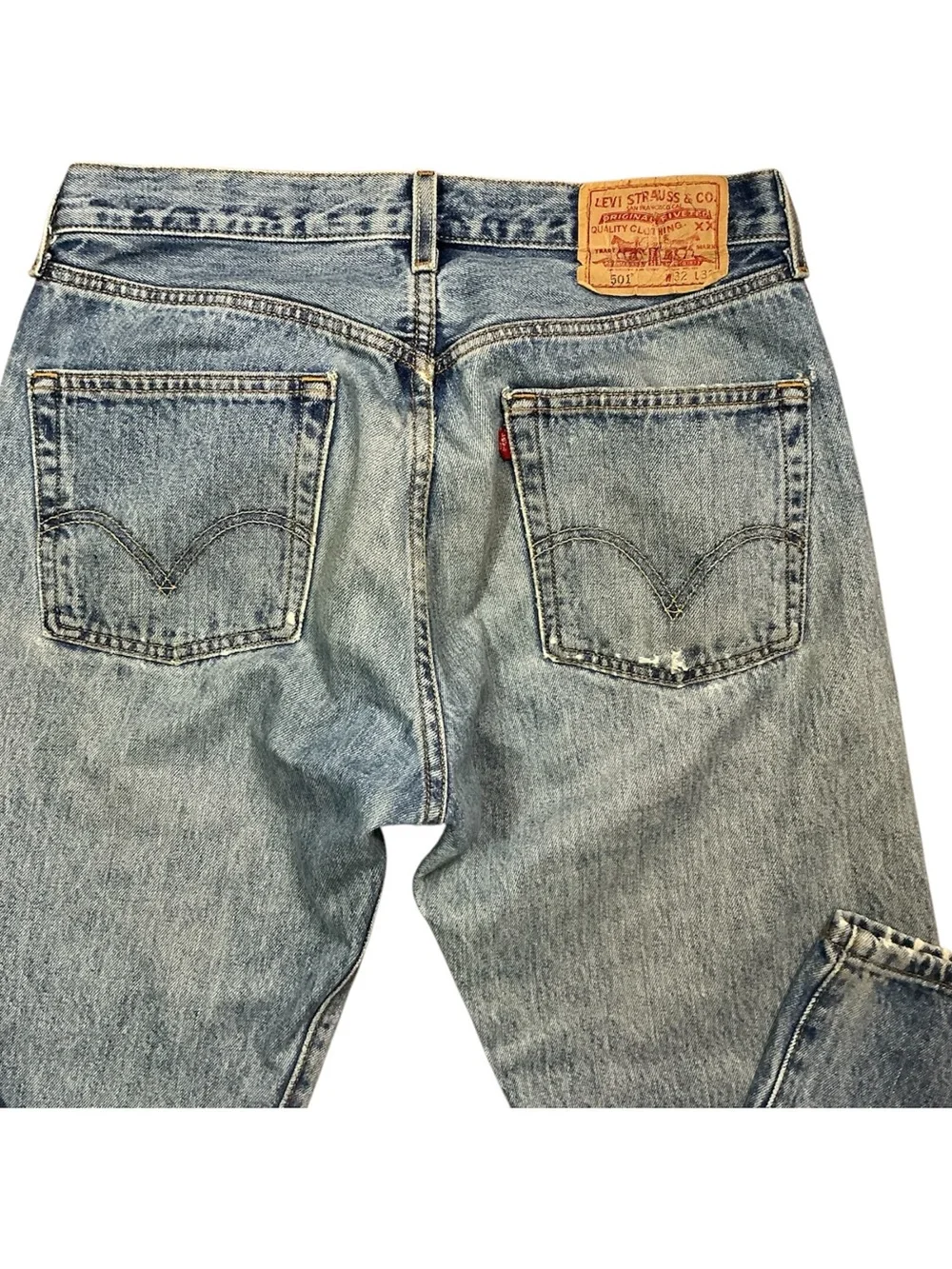 Y2K Levi’s 501 button fly medium wash 100% cotton straight leg jeans 31 x 30
