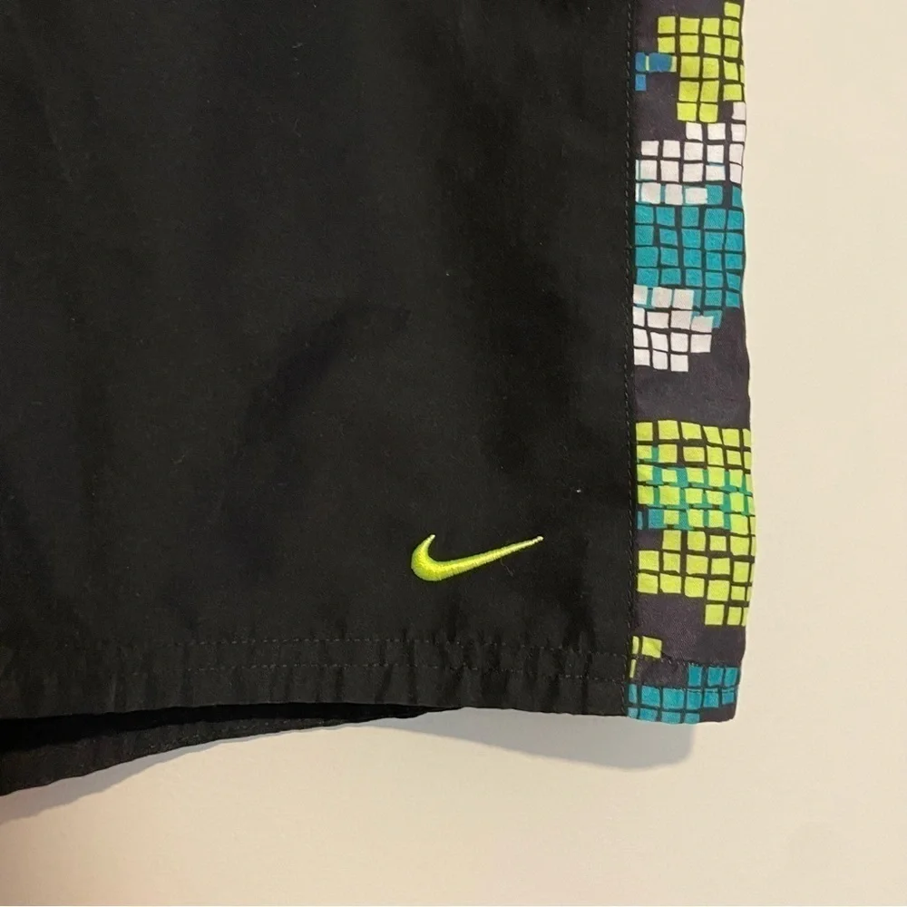 Nike retro geometric