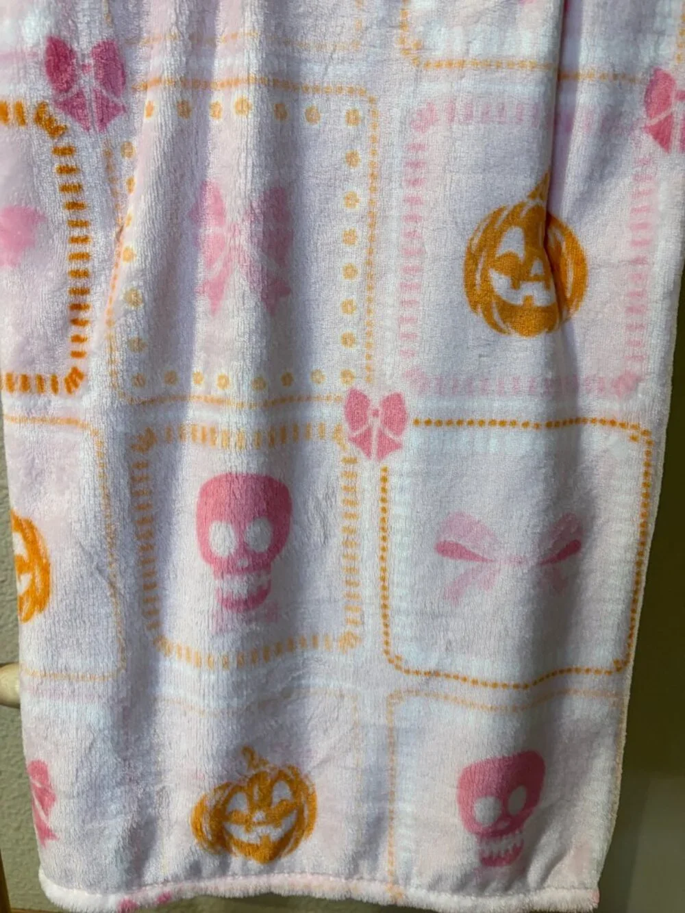 Glam & Gloom blanket white