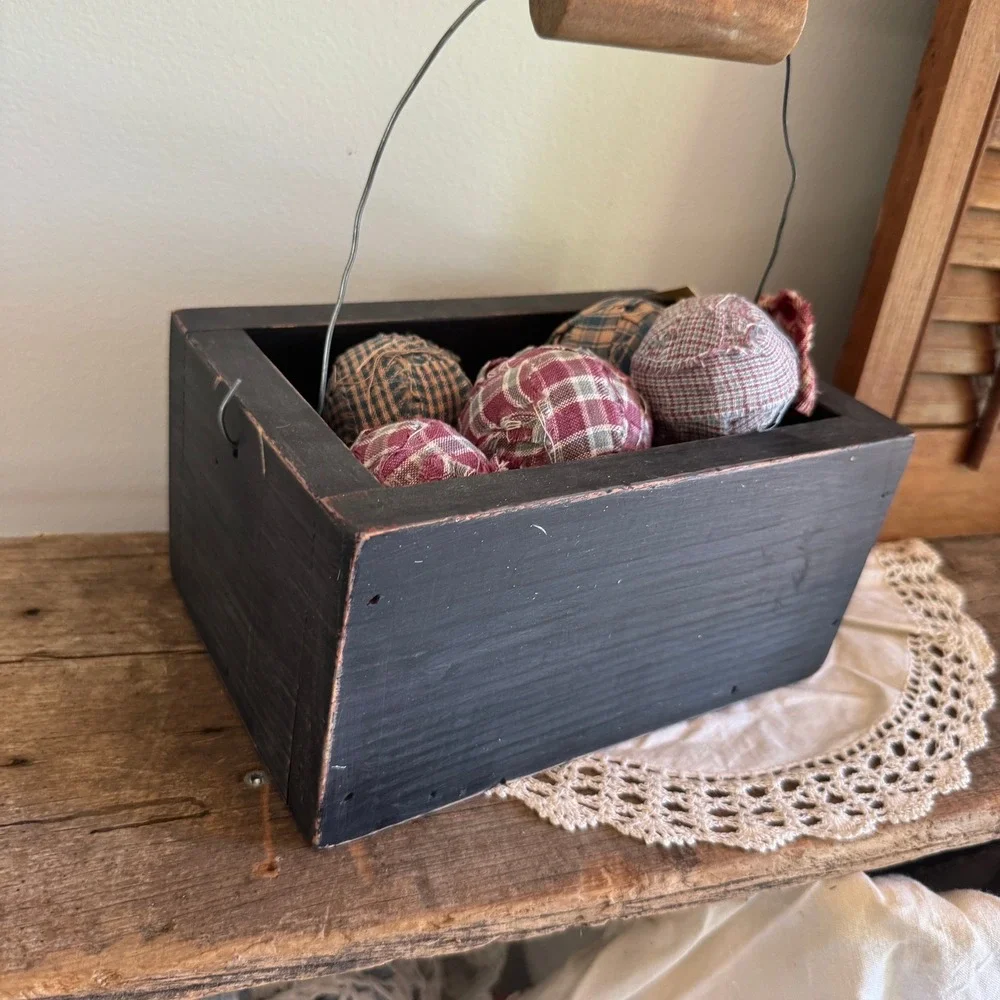 Primitive Wood Caddy Heart Cutouts Distressed Black Wire Handle Plaid Rag Balls