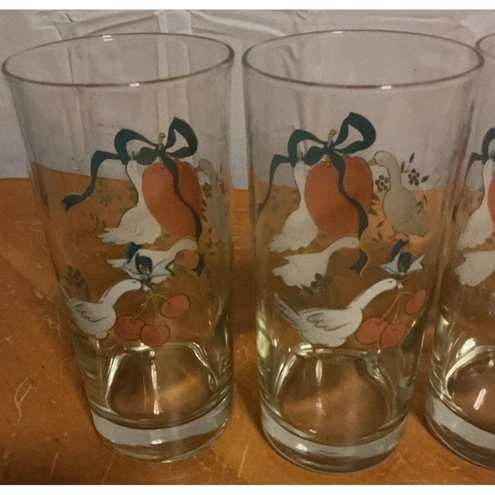 Set of 4 Vintage International 