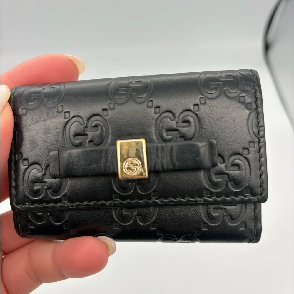 Gucci sleek black