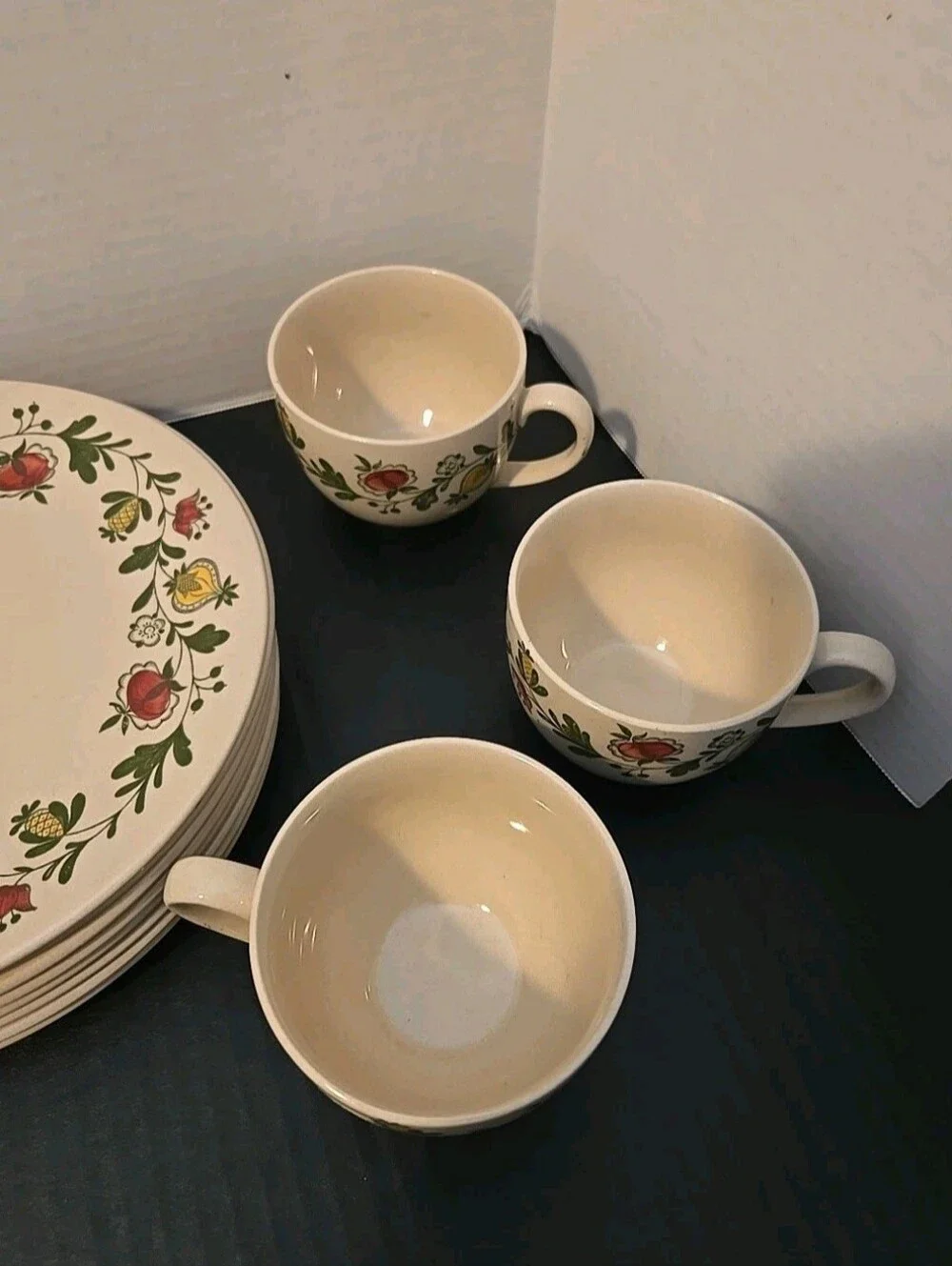 Johnson Brothers Gretchen 7 Tea/Coffee Cups & Salad/Dessert Plates