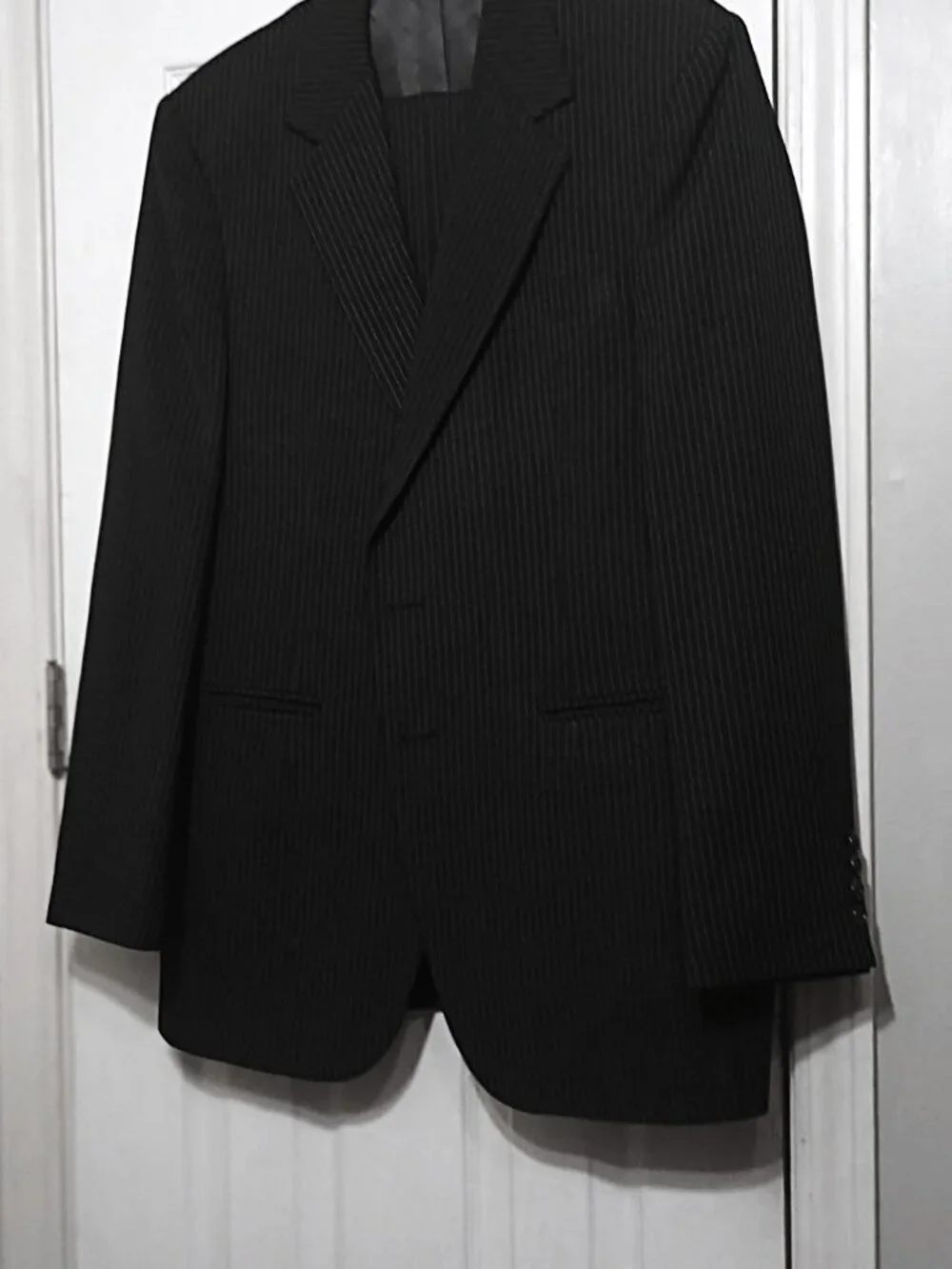 Amesbury Men Charcoal Pinstripe 2 Piece Suit  40L