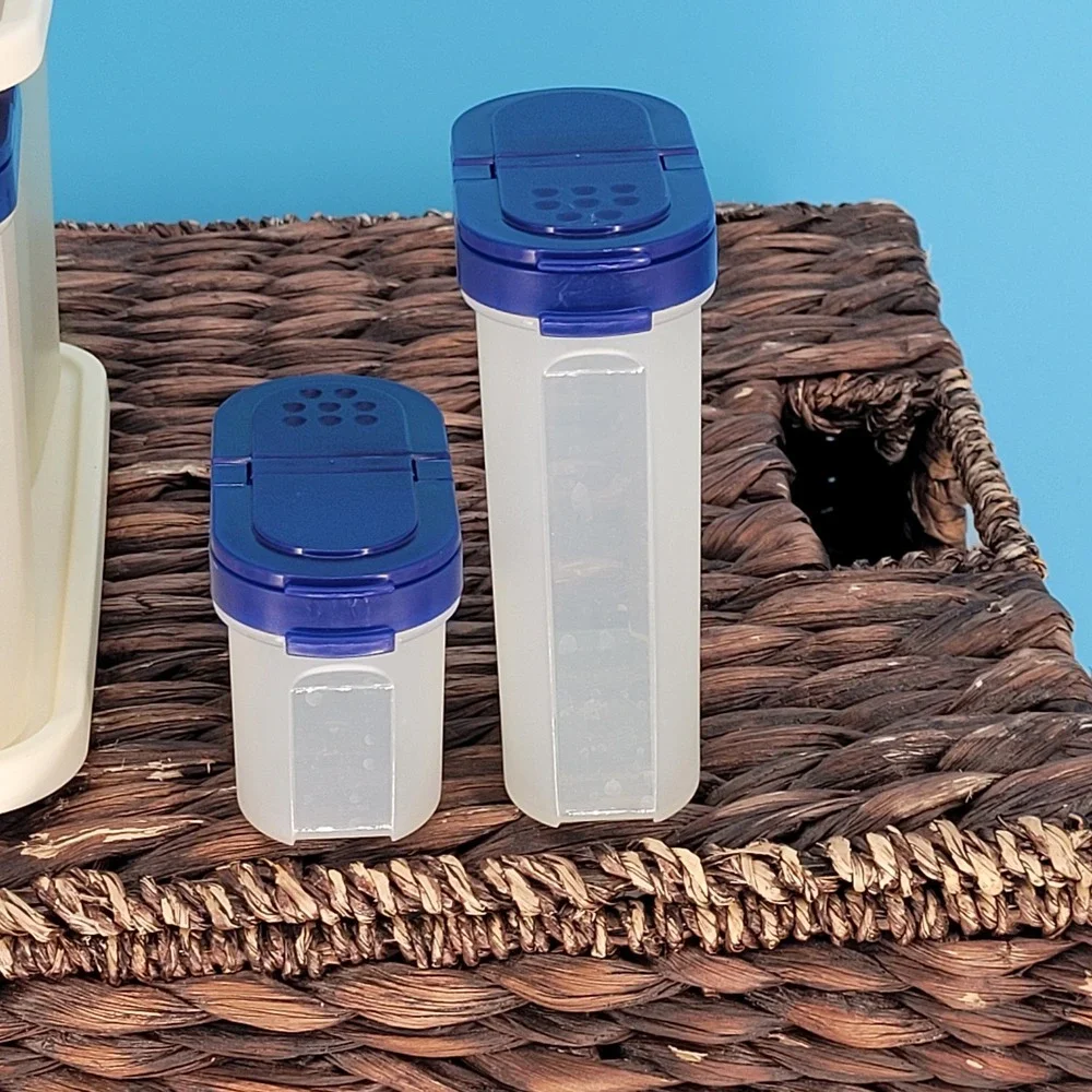 Tupperware 16 size shakers