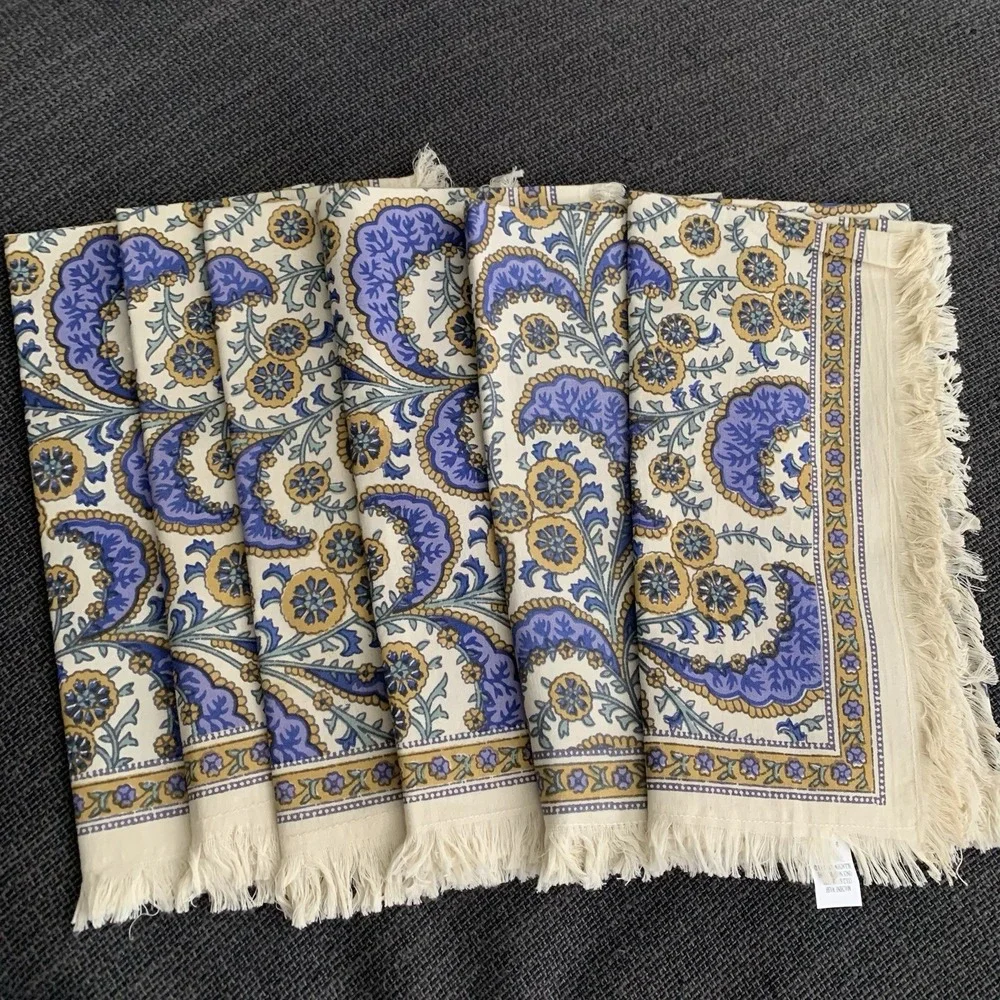 World Market‎ Table Runner And 6 Napkins