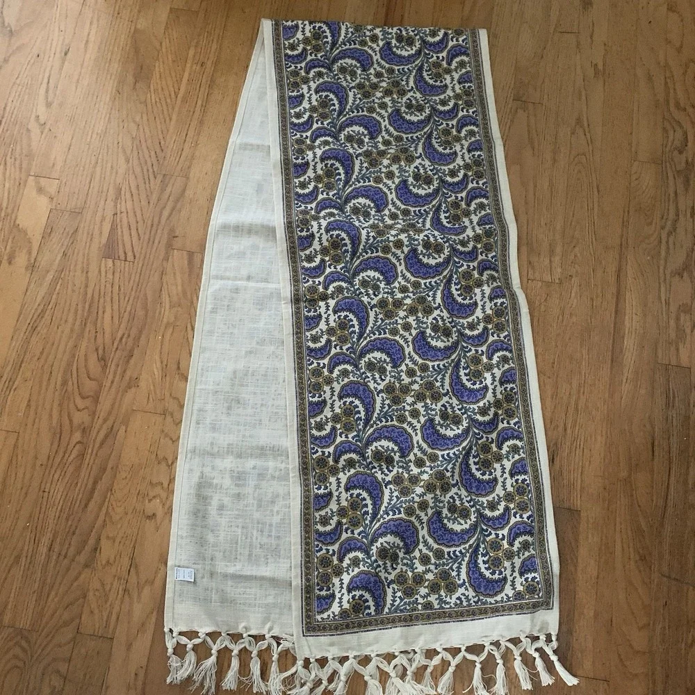 World Market‎ Table Runner And 6 Napkins