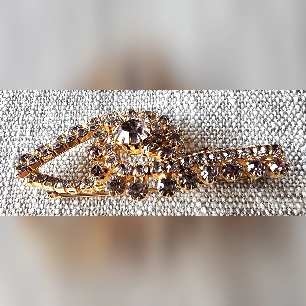 N/A gemstones metal design