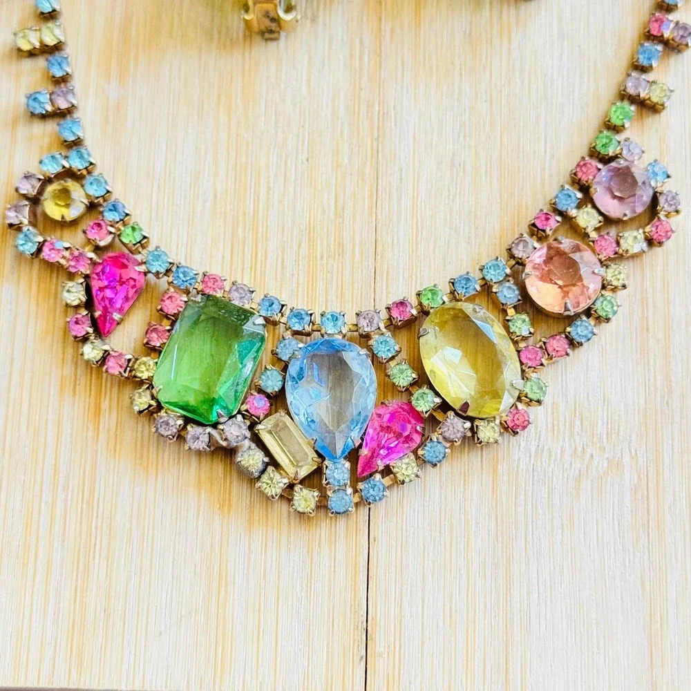 VTG Pastel Matching Set Brooch Pin Earrings Necklace Rhinestone Colorful 50s