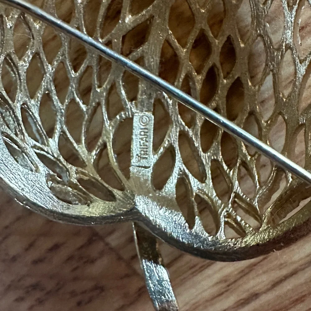 Vintage Signed Crown Trifari Gold Toned Leaf Brooch