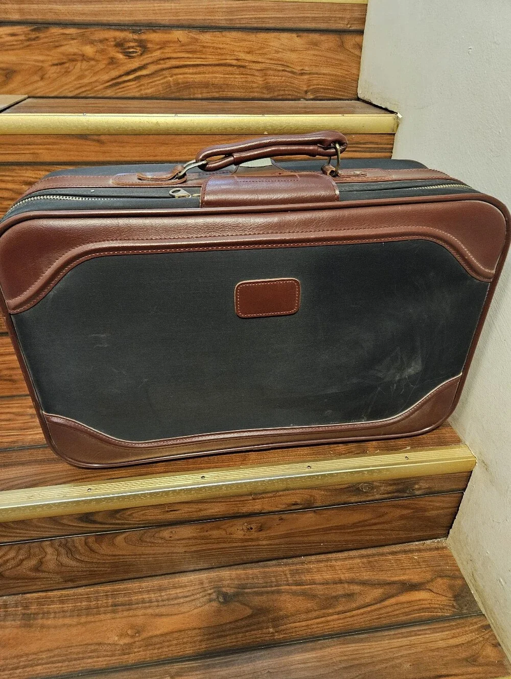 Sears and Goode blacksuitcase with faux leather trim  #travel