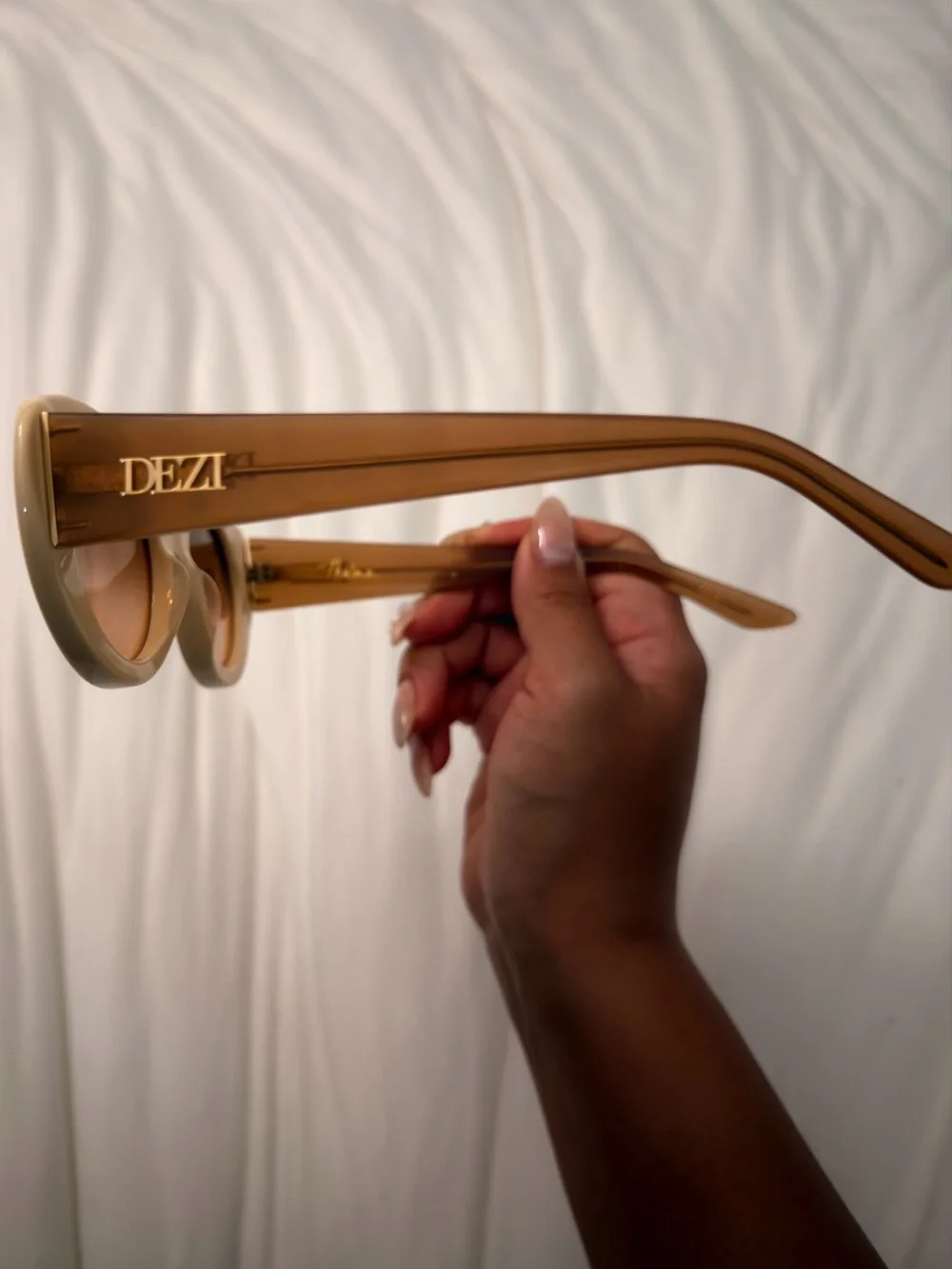 DEZI White Oval Sunglasses with Brown Gradient Lenses