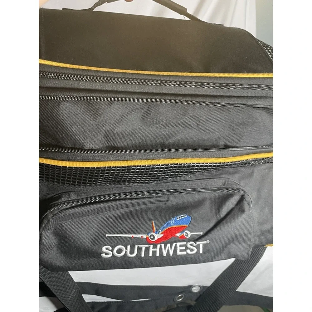 Southwest Airlines Approved Pet Carrier Vented 19x12x12 w/ Document Pouch